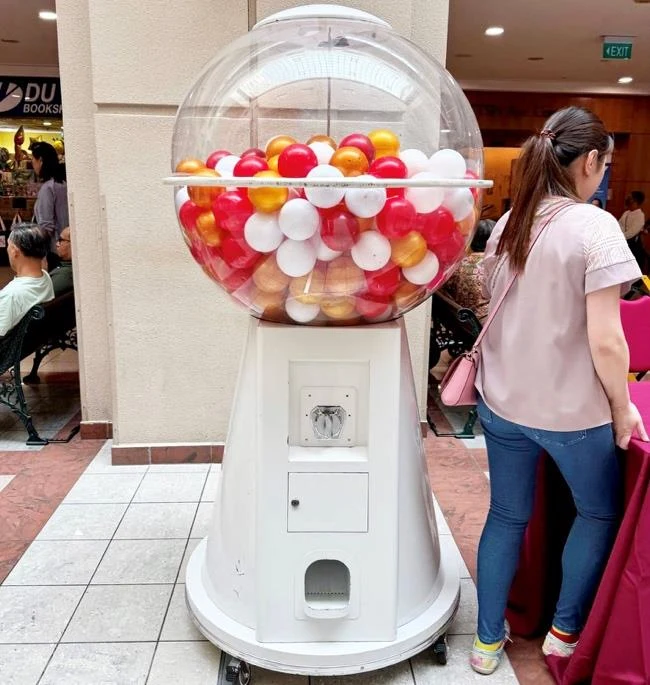 Giant Capsule Machine